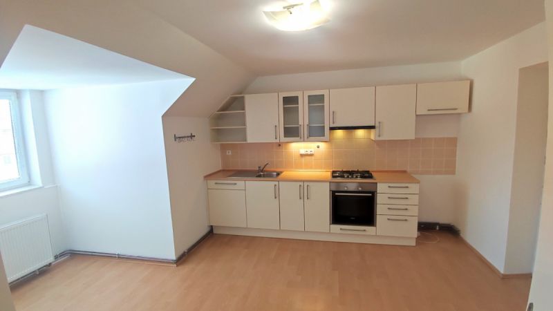 Pronájem bytu 2+kk (48m2), centrum Hr. Králové