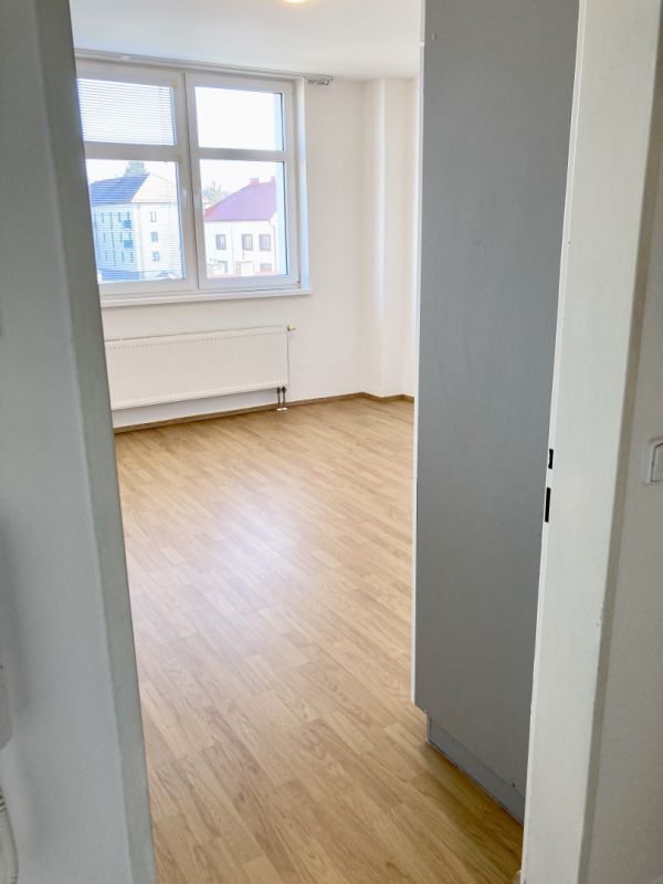 Pronájem bytu 1+kk, 29 m2 v centru Nového Města n/Met.