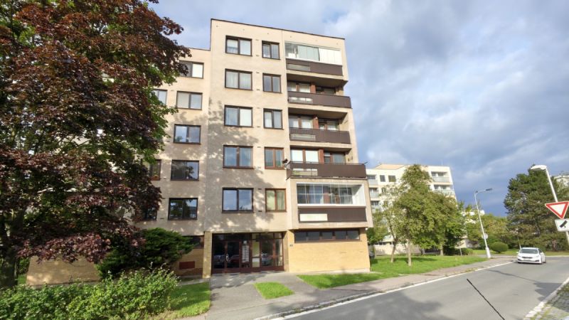 Pronájem bytu 3+1 (80m2) s lodžií v Hr. Králové -P