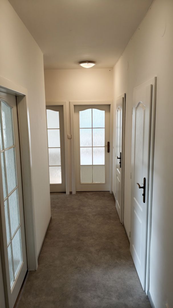 Pronájem bytu 3+1 (80m2) s lodžií v Hr. Králové -P