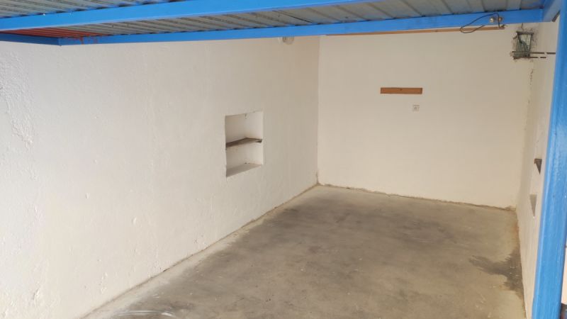 Družstevní řadová garáž v Hradci Králové - Malšovi