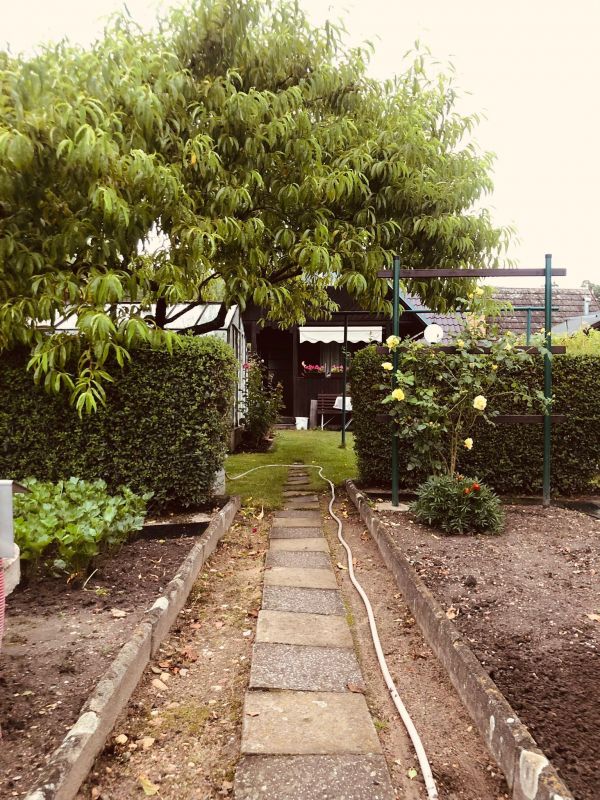 Udržovaná zahrádka se zahradní chatkou v Týništi n