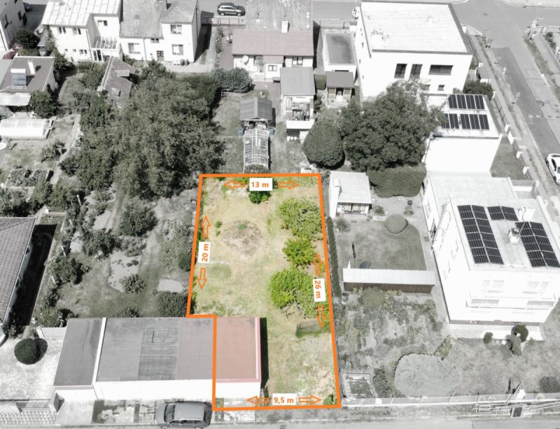 Stavební pozemek 320 m2 s garáží, Pardubice - Stud