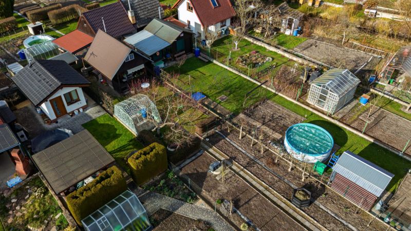 Udržovaná zahrádka se zahradní chatkou v Týništi n