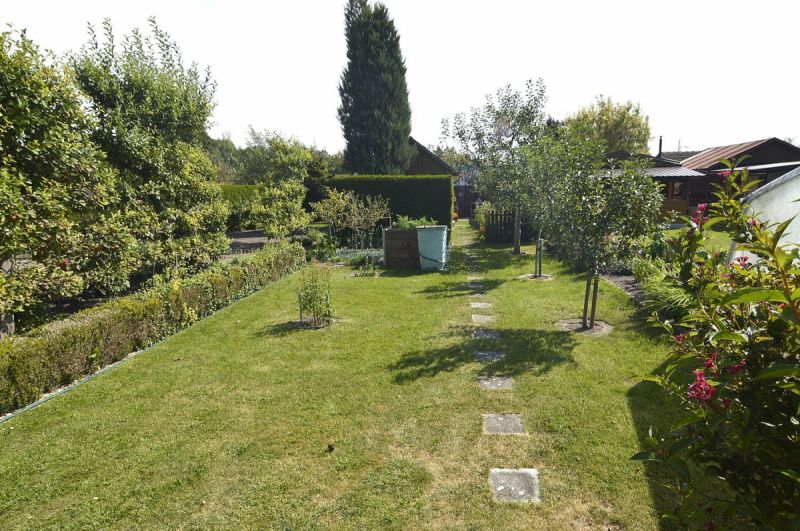 Udržovaná zahrada se zahradním domkem v Týništi na