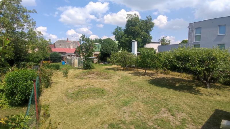Stavební pozemek 320 m2 s garáží, Pardubice - Stud