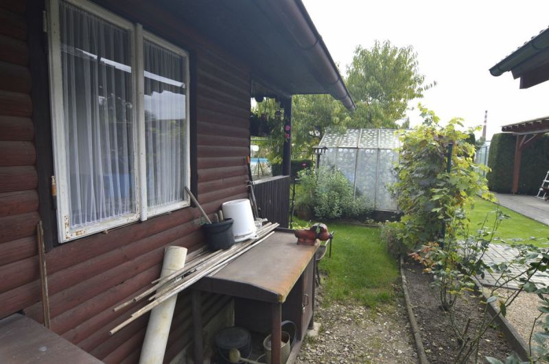 Udržovaná zahrádka se zahradní chatkou v Týništi n