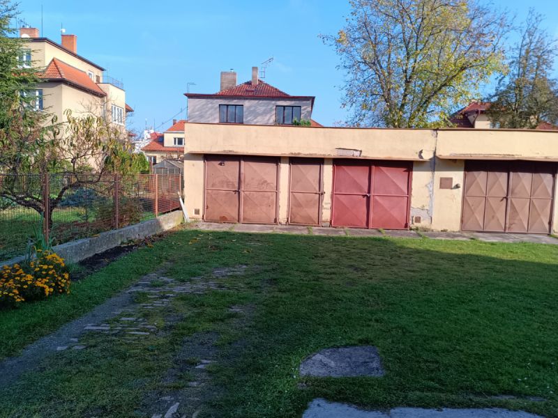 Pronájem bytu 3+1 s lodžií, sklepem, kolnou a par