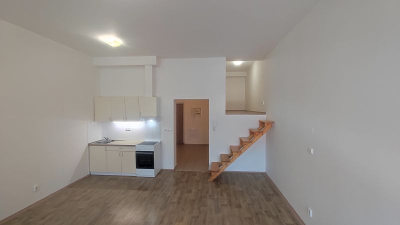 Pronájem bytu 1+kk(43m2) v Hradci Kr., Kukleny-Denisovo nám.