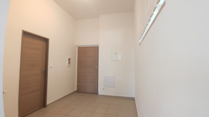 Pronájem bytu 1+kk(43m2) v Hradci Kr., Kukleny-Denisovo nám.