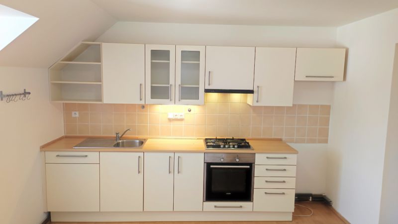 Pronájem bytu 2+kk (48m2), centrum Hr. Králové