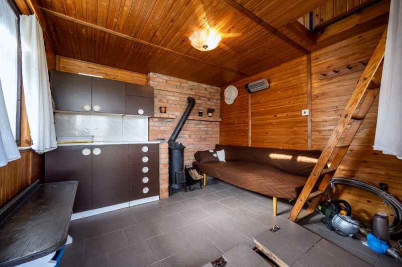 Udržovaná zahrádka se zahradní chatkou v Týništi n