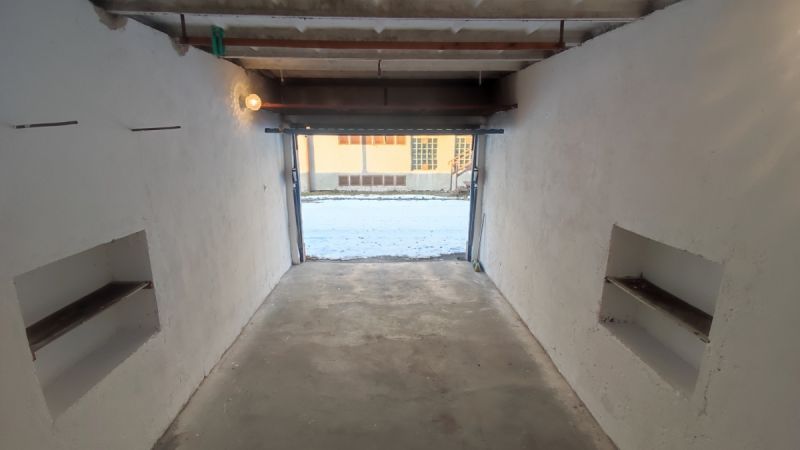 Družstevní řadová garáž v Hradci Králové - Malšovi