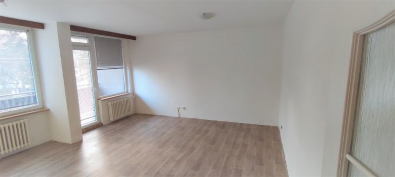 Pronájem bytu 3+1 (80m2) s lodžií v Hr. Králové -P