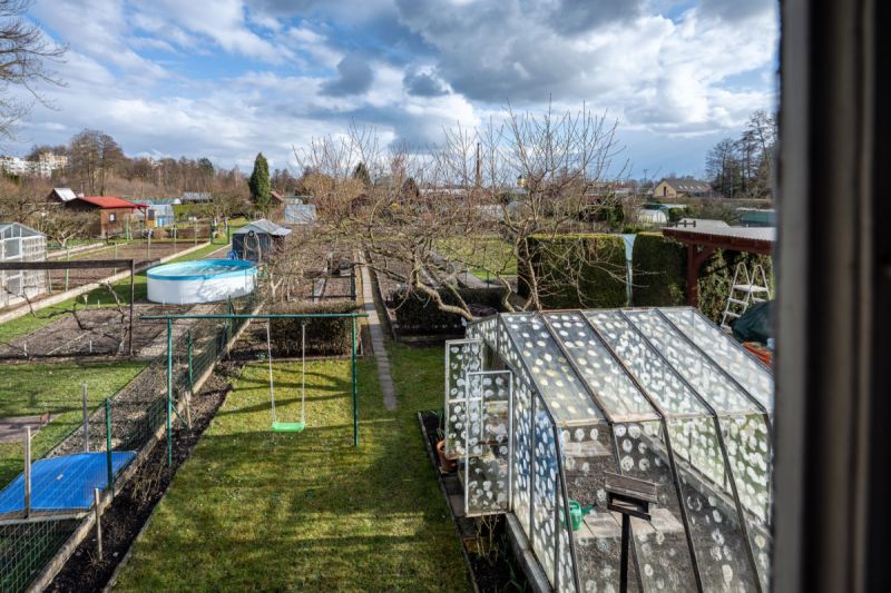 Udržovaná zahrádka se zahradní chatkou v Týništi n