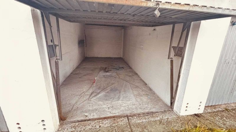 Řadová dr. garáž (17m2) v Hradci Králové - Pouchov