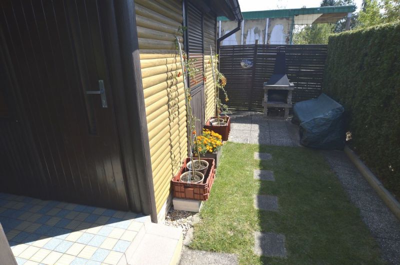Udržovaná zahrada se zahradním domkem v Týništi na