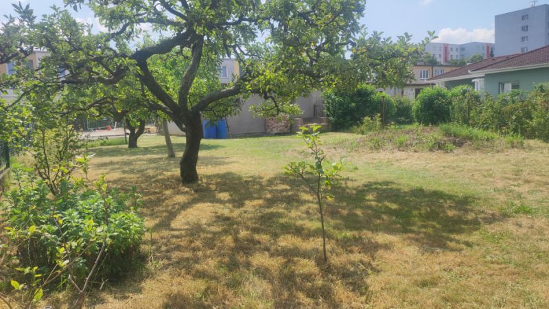 Stavební pozemek 320 m2 s garáží, Pardubice - Stud