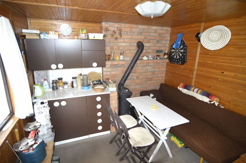 Udržovaná zahrádka se zahradní chatkou v Týništi n
