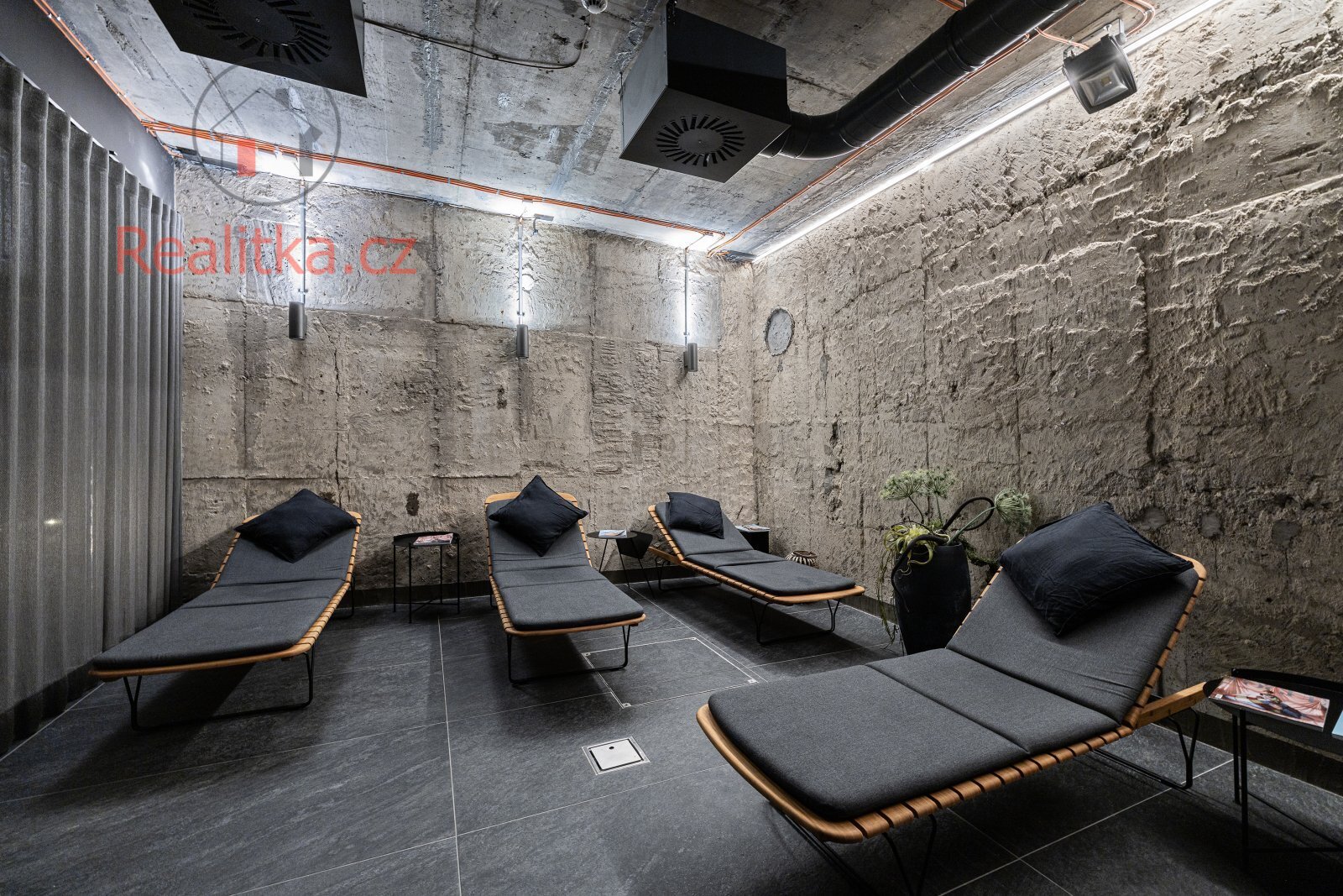 Vanguard - relax.jpg