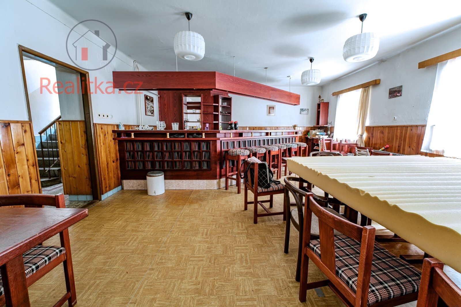přízemí - bar