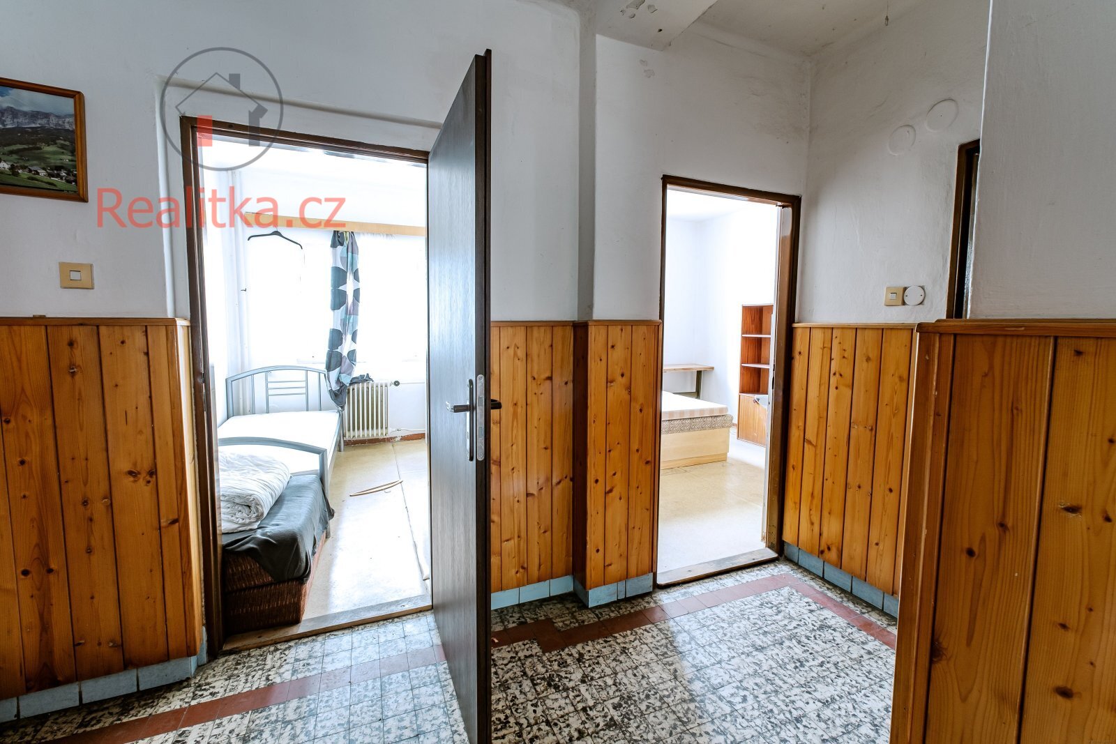 přízemí - vstup do pokojů