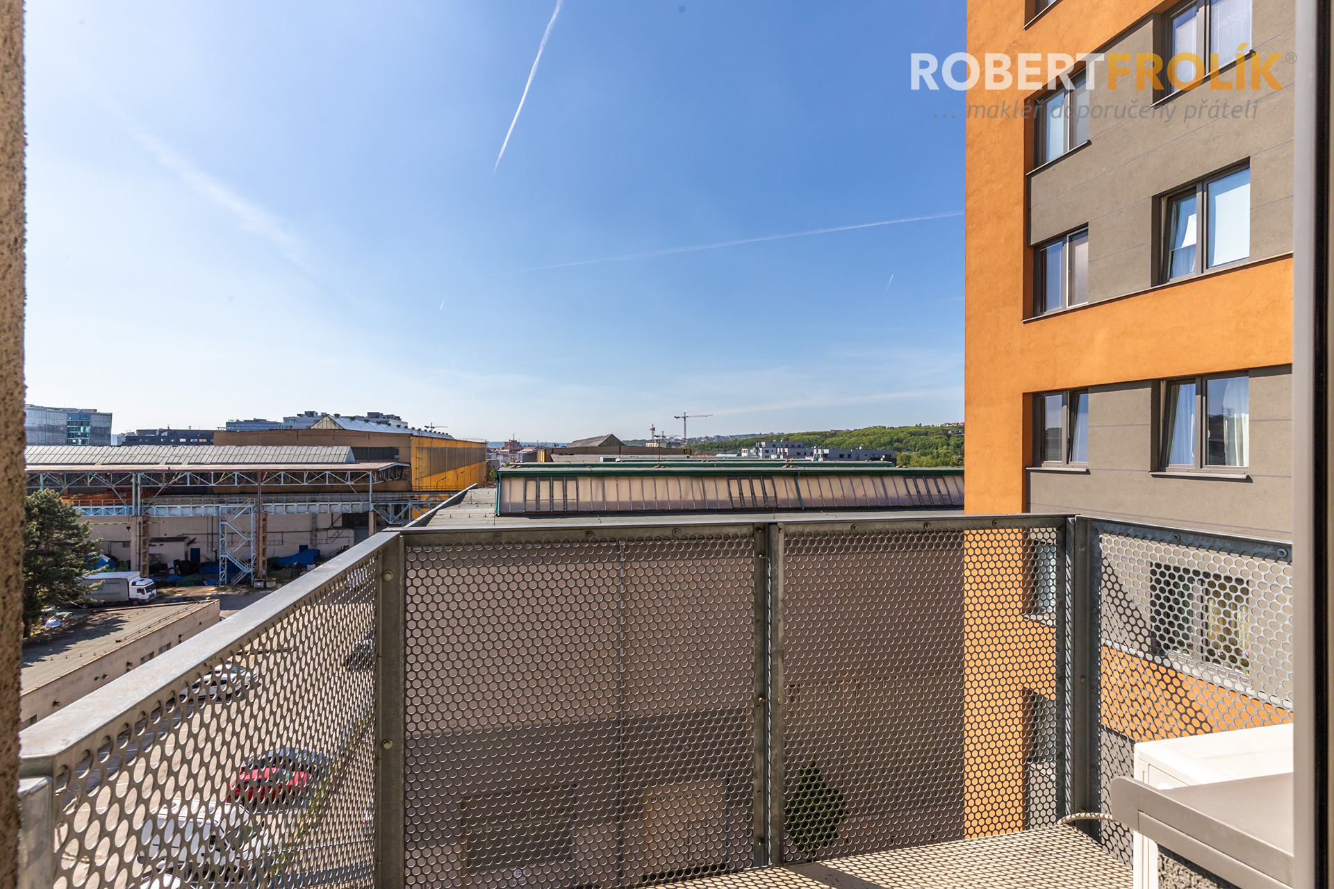 Nezařízený byt 2+kk s balkonem a garážovým stáním - Praha 9, Vysočany - Freyova - Residence Eliška - balkon