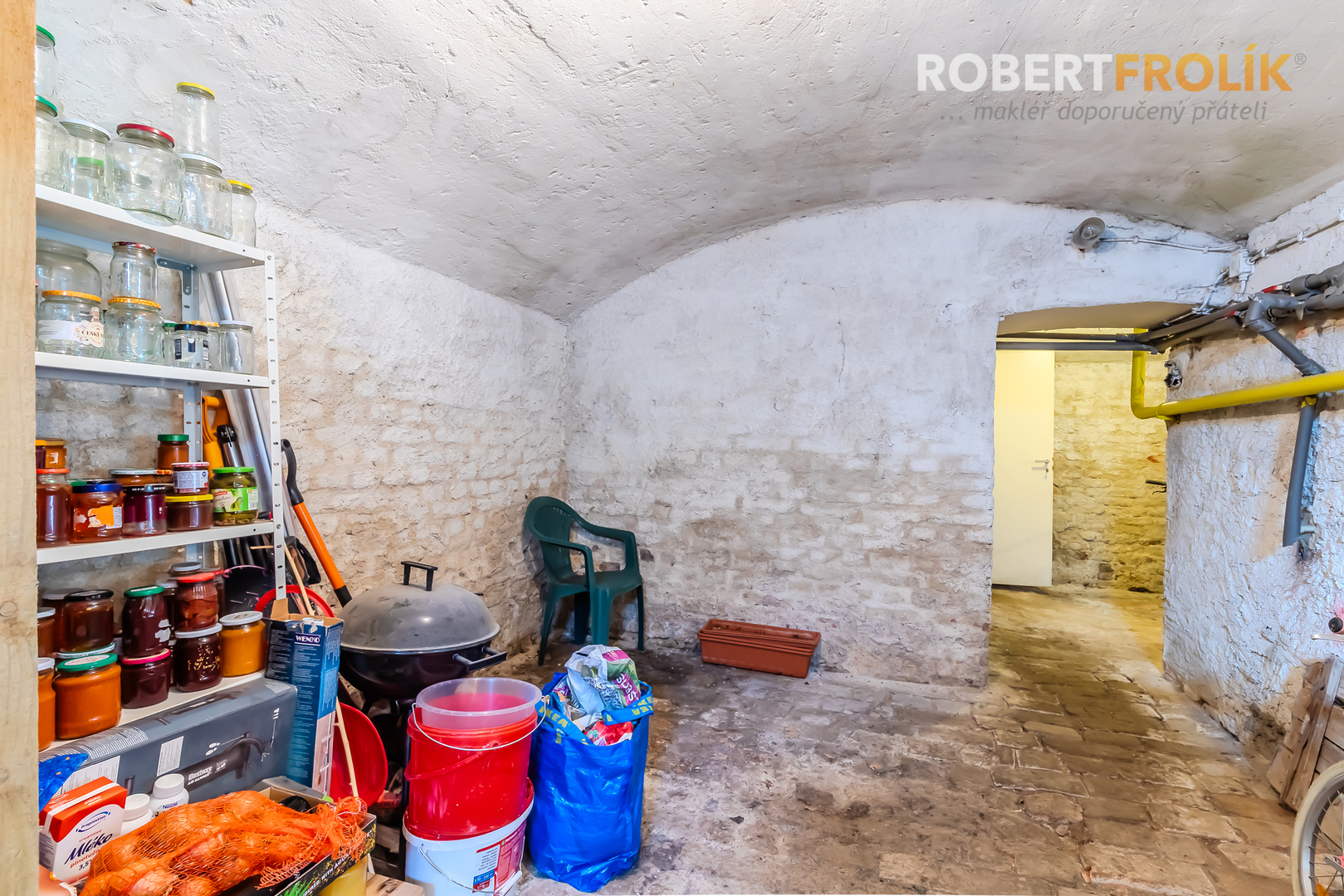 Nezařízený byt 2+1 (3+kk), se sdílenou zahrádkou -