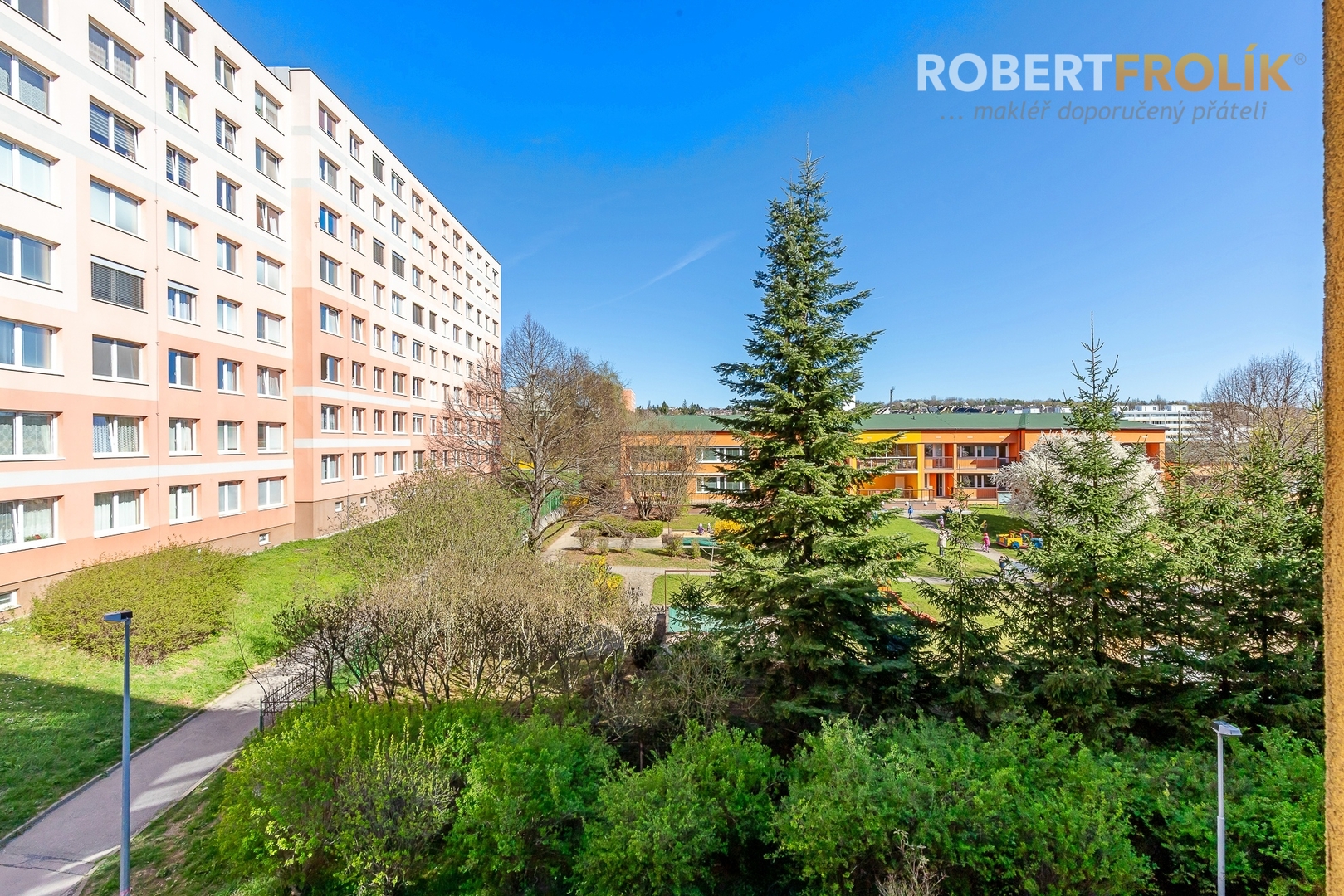 Částečně zrekonstruovaný byt 3+kk s lodžií - Praha