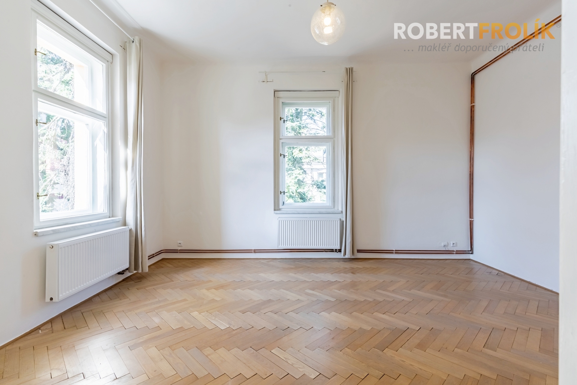 Nezařízený byt 3+1 s balkonem, ve vile se zahradou
