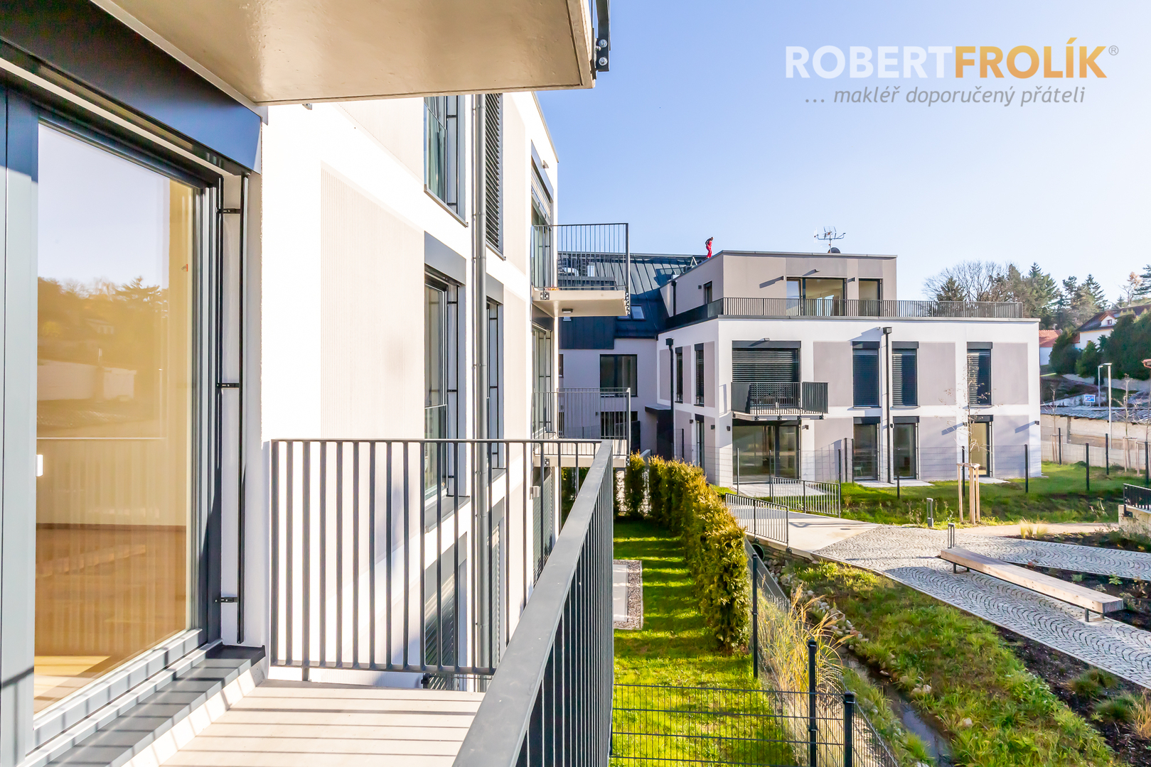 Nový byt 3+kk s balkonem a garážovým stáním - Praha 6, Lysolaje - projekt Lysolajský dvůr - balkon