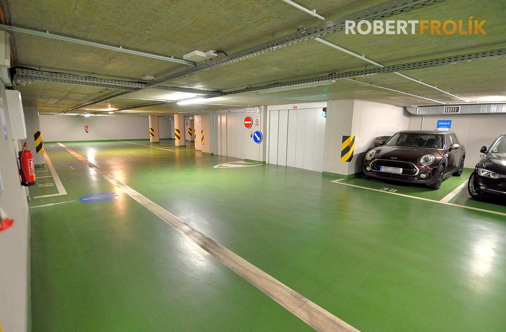 garážové stání k pronájmu - Praha 6, Jilemnického - autovýtahy