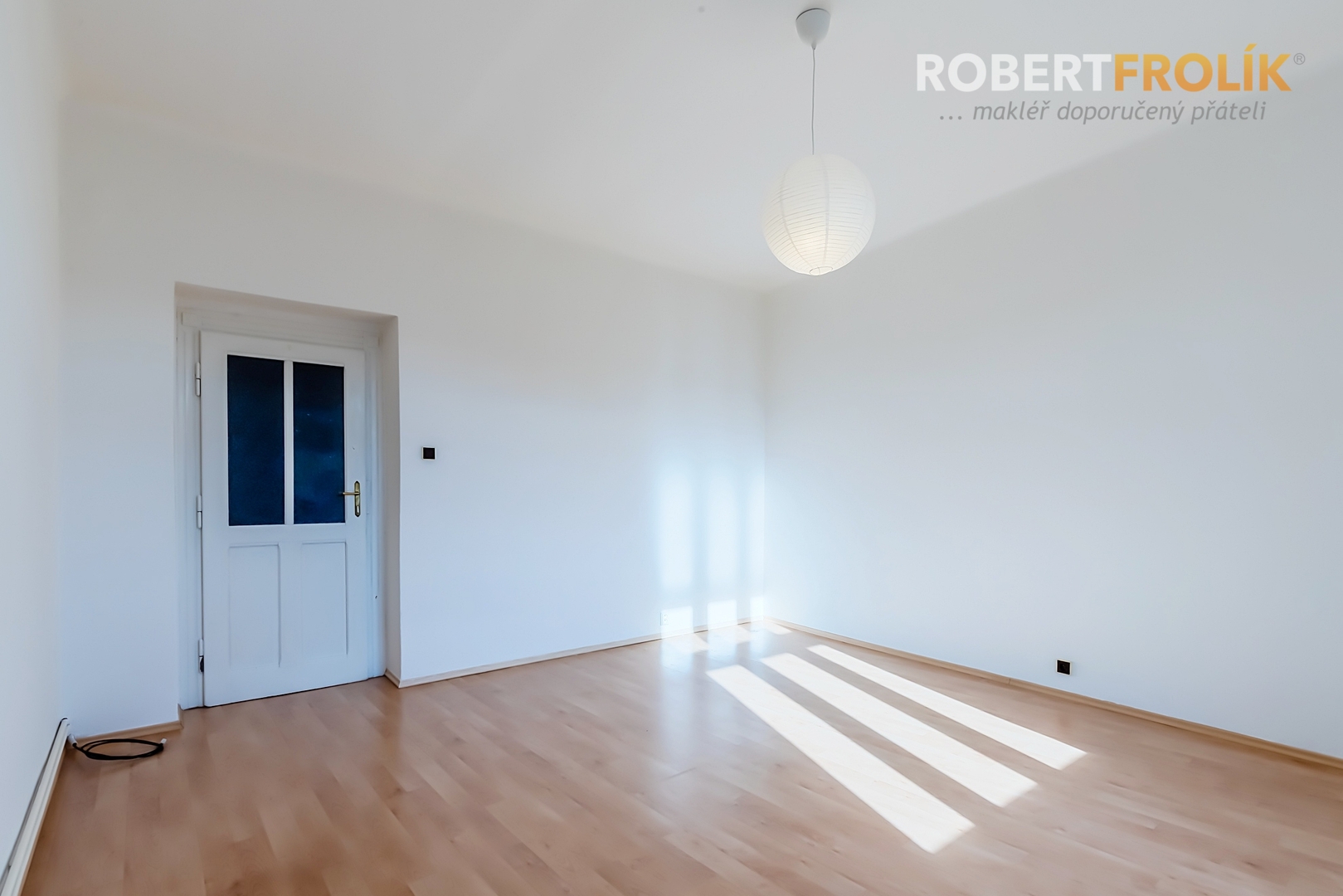 Nezařízený byt 2+1 (3+kk), se sdílenou zahrádkou -