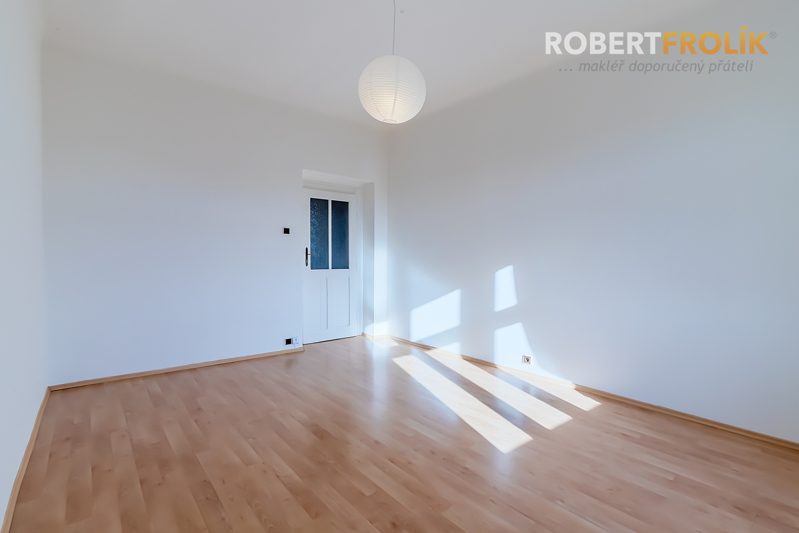 Nezařízený byt 2+1 (3+kk), se sdílenou zahrádkou -