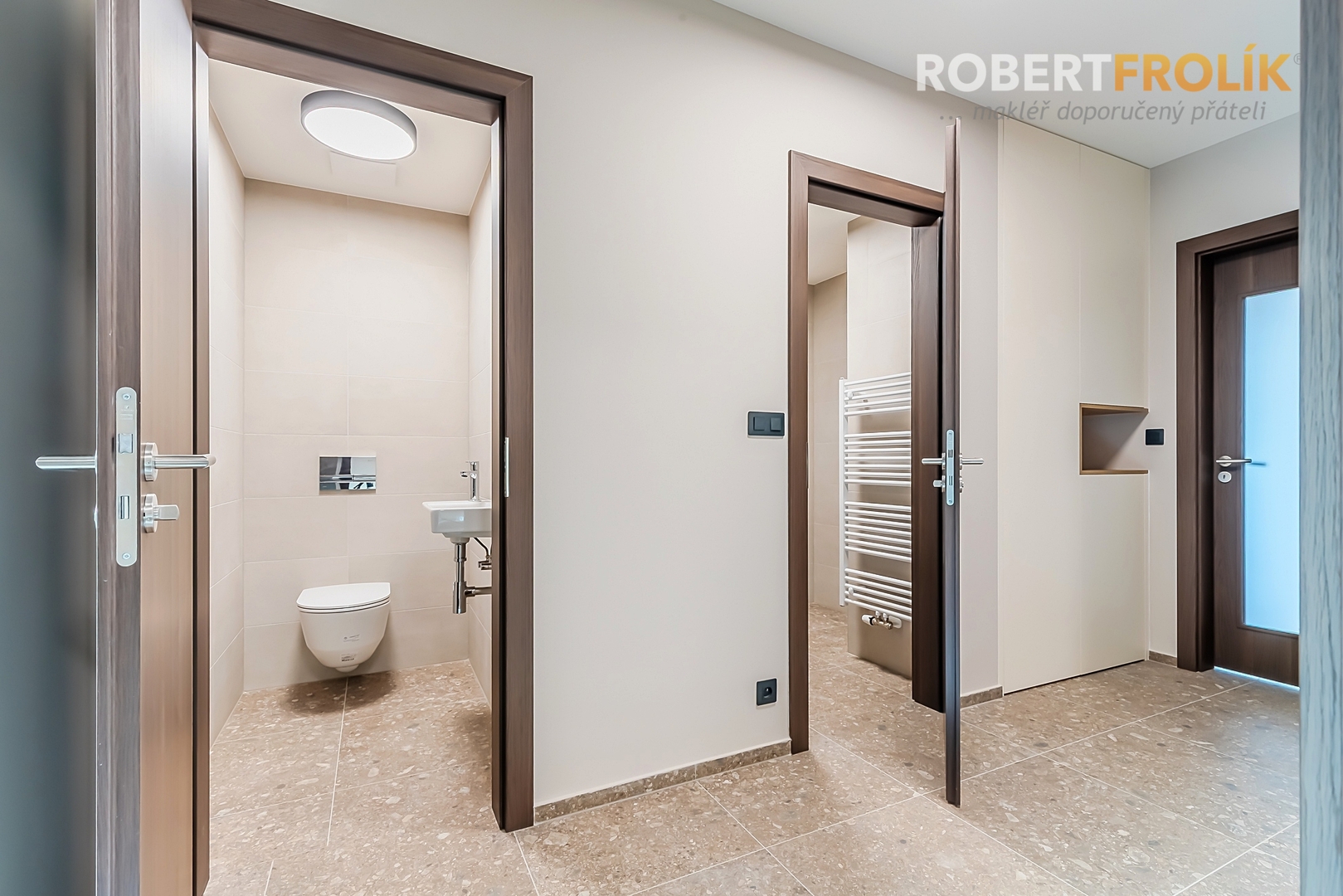 Nezařízený byt 3+kk s balkonem a garážovým stáním - Praha 5, Košíře - ul. Starokošířská - projekt Starokošířská Avenue - chodba