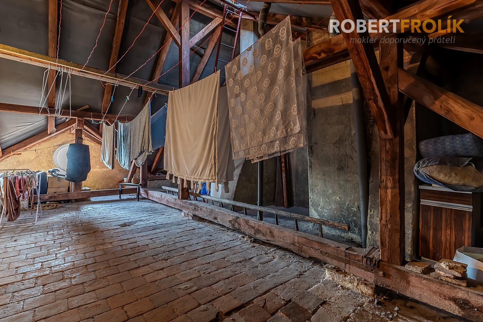 Nezařízený byt 2+1 (3+kk), se sdílenou zahrádkou -