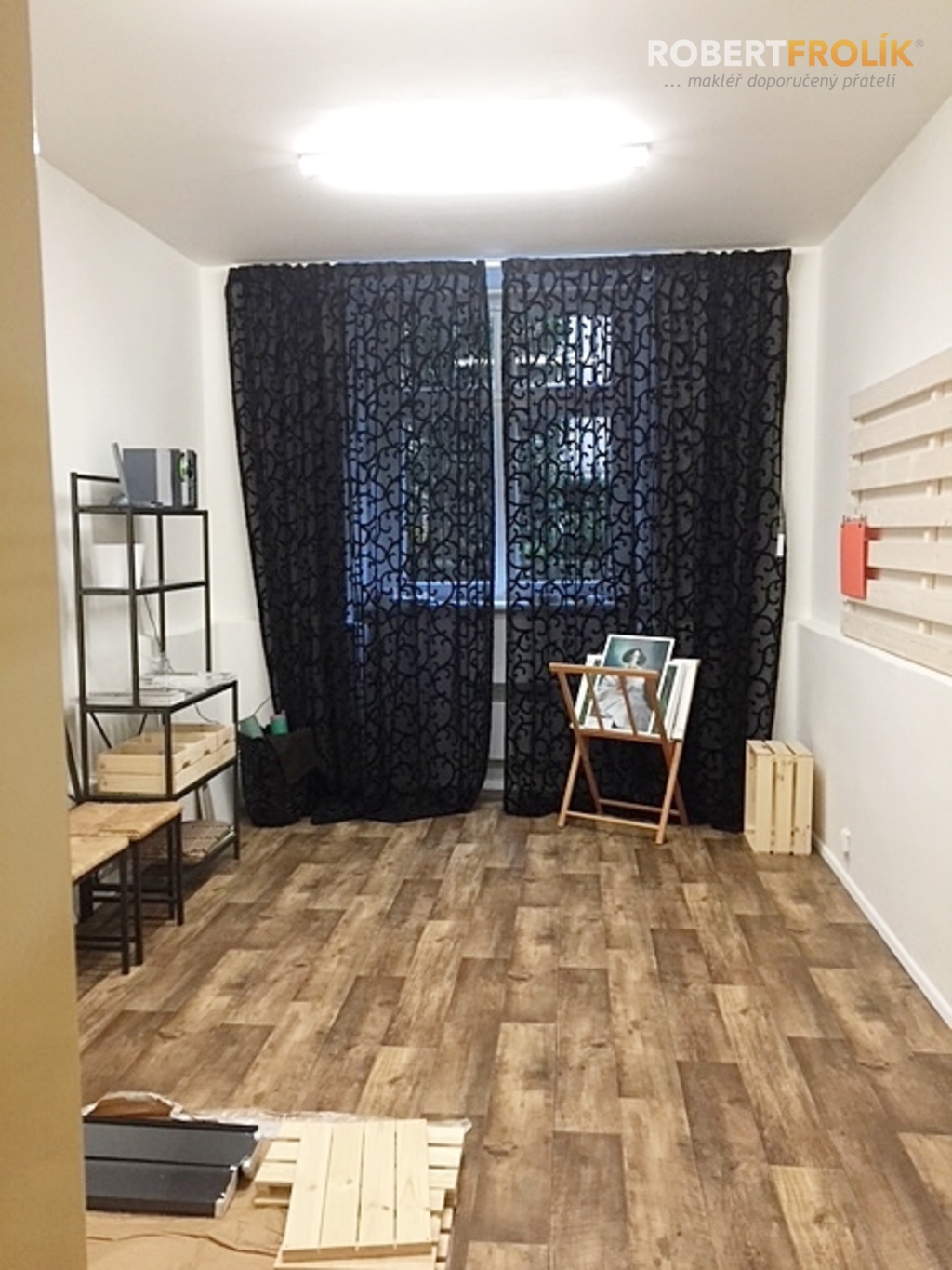 Nebytový prostor k pronájmu - Praha 6, Bubeneč - Eliášova - současný stav - hlavní místnost