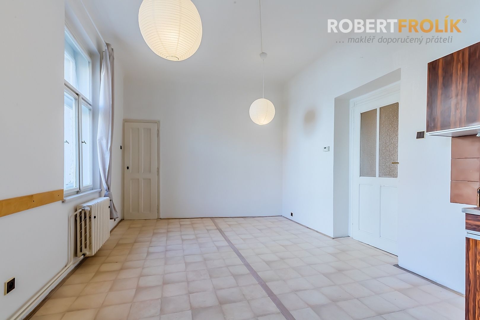 Nezařízený byt 2+1 (3+kk), se sdílenou zahrádkou -