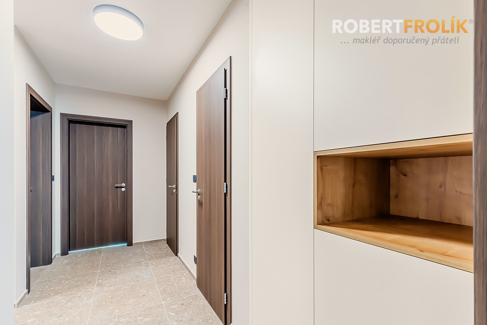 Nezařízený byt 3+kk s balkonem a garážovým stáním - Praha 5, Košíře - ul. Starokošířská - projekt Starokošířská Avenue - chodba