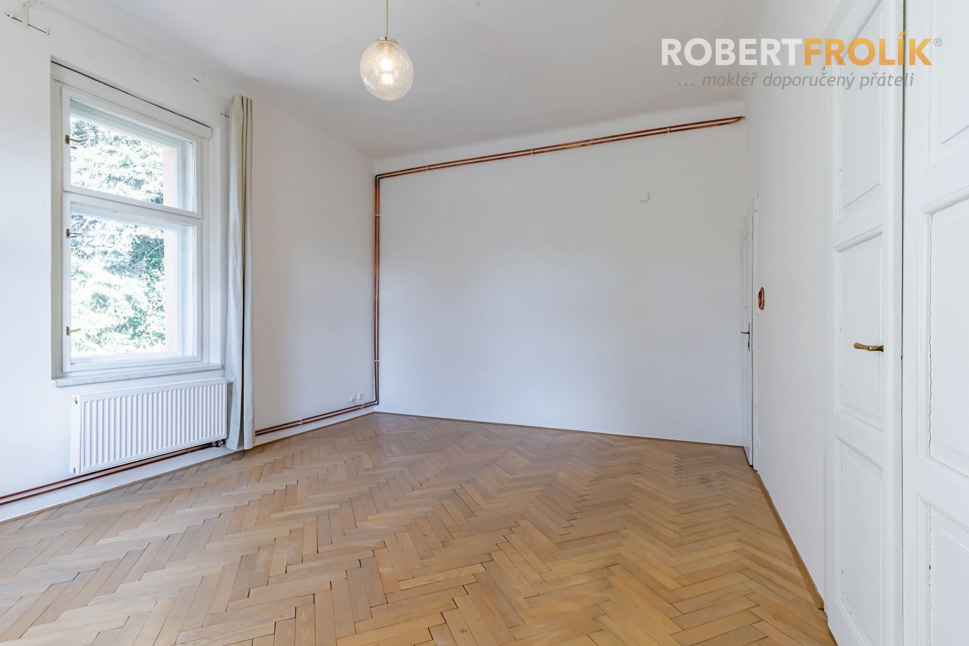 Nezařízený byt 3+1 s balkonem, ve vile se zahradou