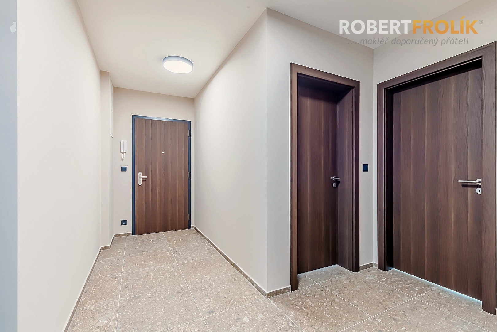 Nezařízený byt 3+kk s balkonem a garážovým stáním - Praha 5, Košíře - ul. Starokošířská - projekt Starokošířská Avenue - chodba