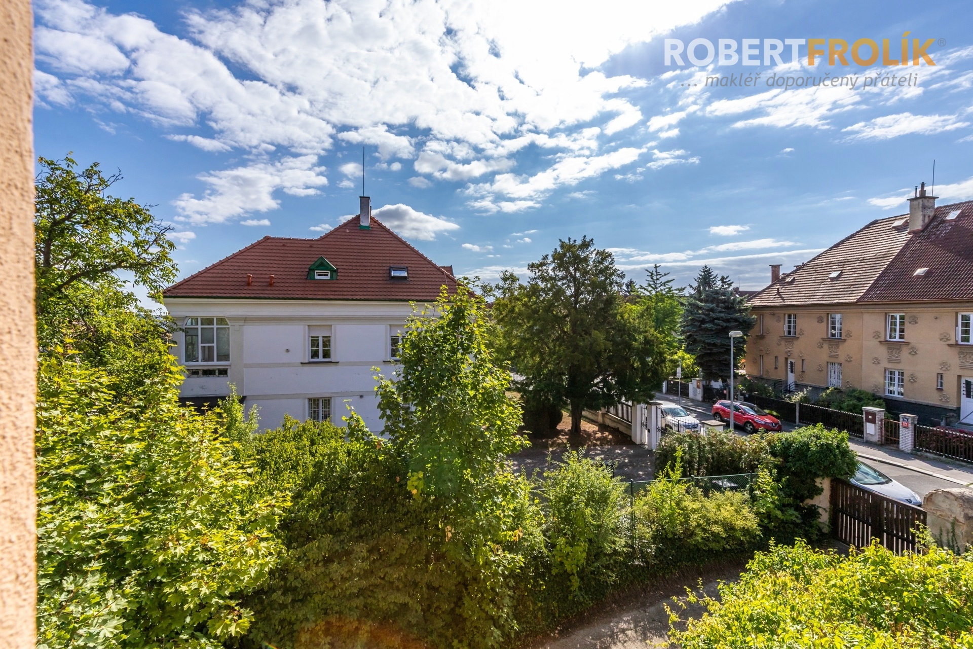 Nezařízený byt 3+1 s balkonem, ve vile se zahradou