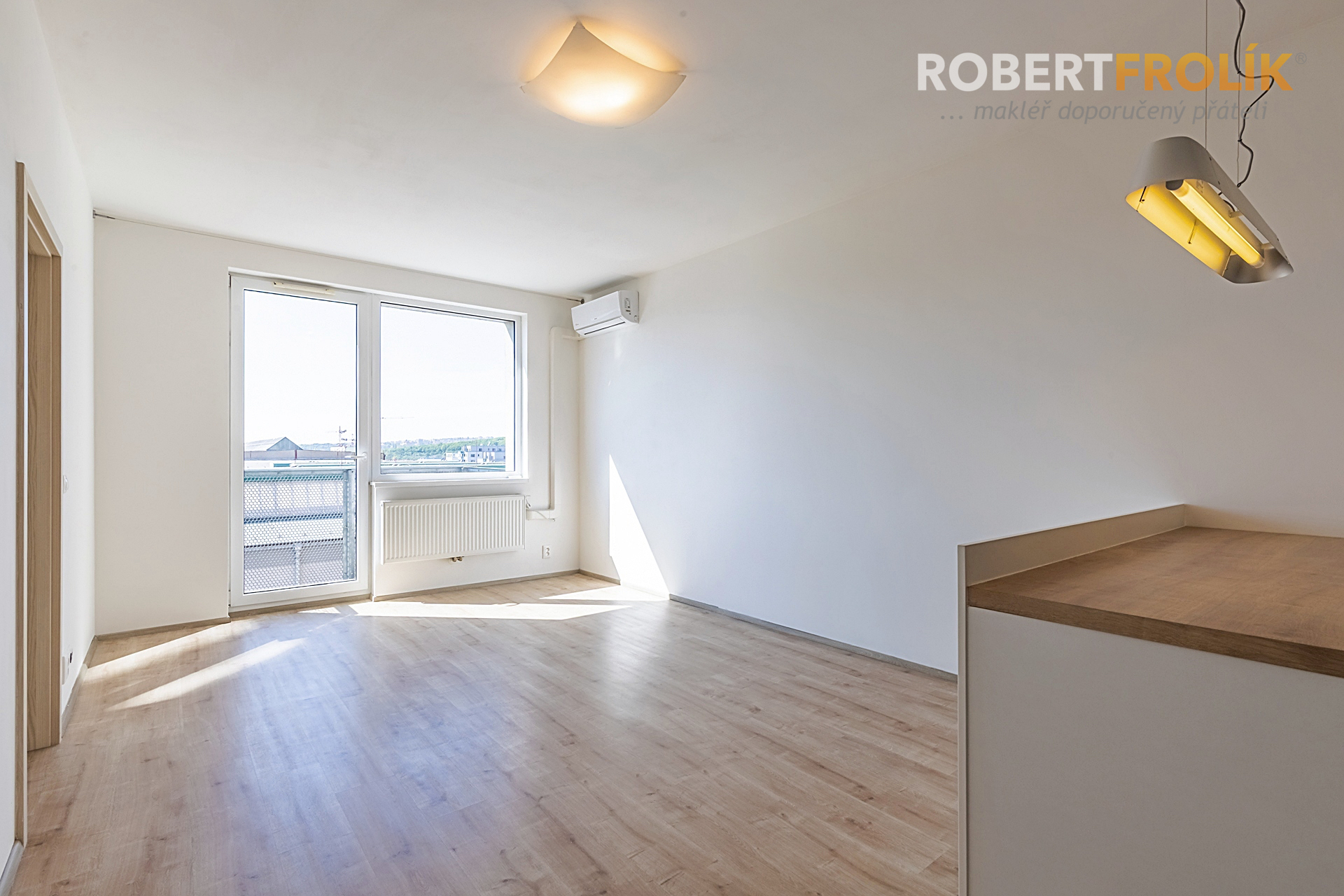 Nezařízený byt 2+kk s balkonem a garážovým stáním - Praha 9, Vysočany - Freyova - Residence Eliška - obývák