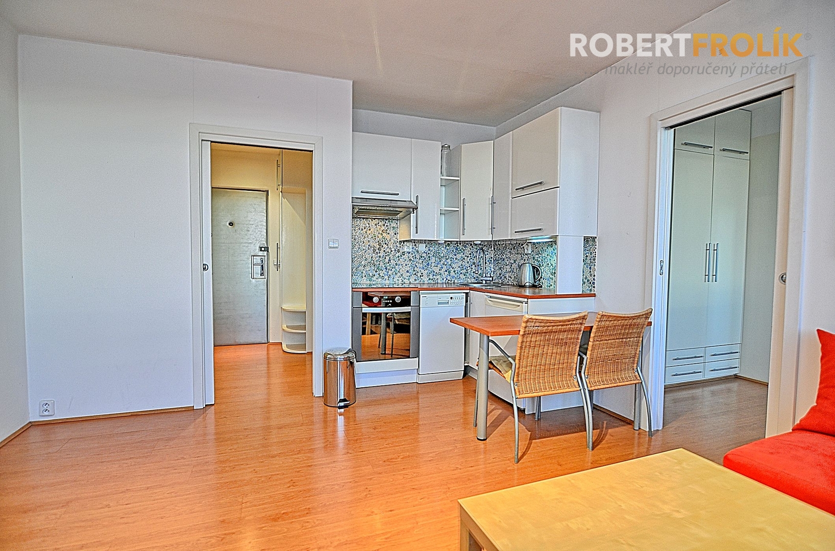 Zařízený byt 2+kk s lodžií - Praha 6, Ruzyně - Děd