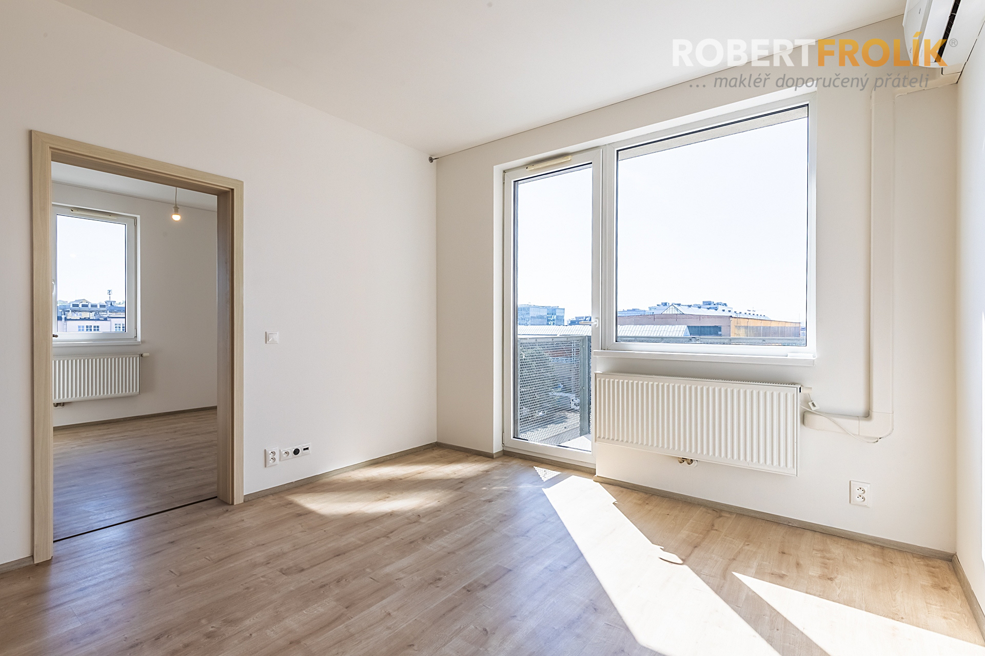 Nezařízený byt 2+kk s balkonem a garážovým stáním - Praha 9, Vysočany - Freyova - Residence Eliška - obývák
