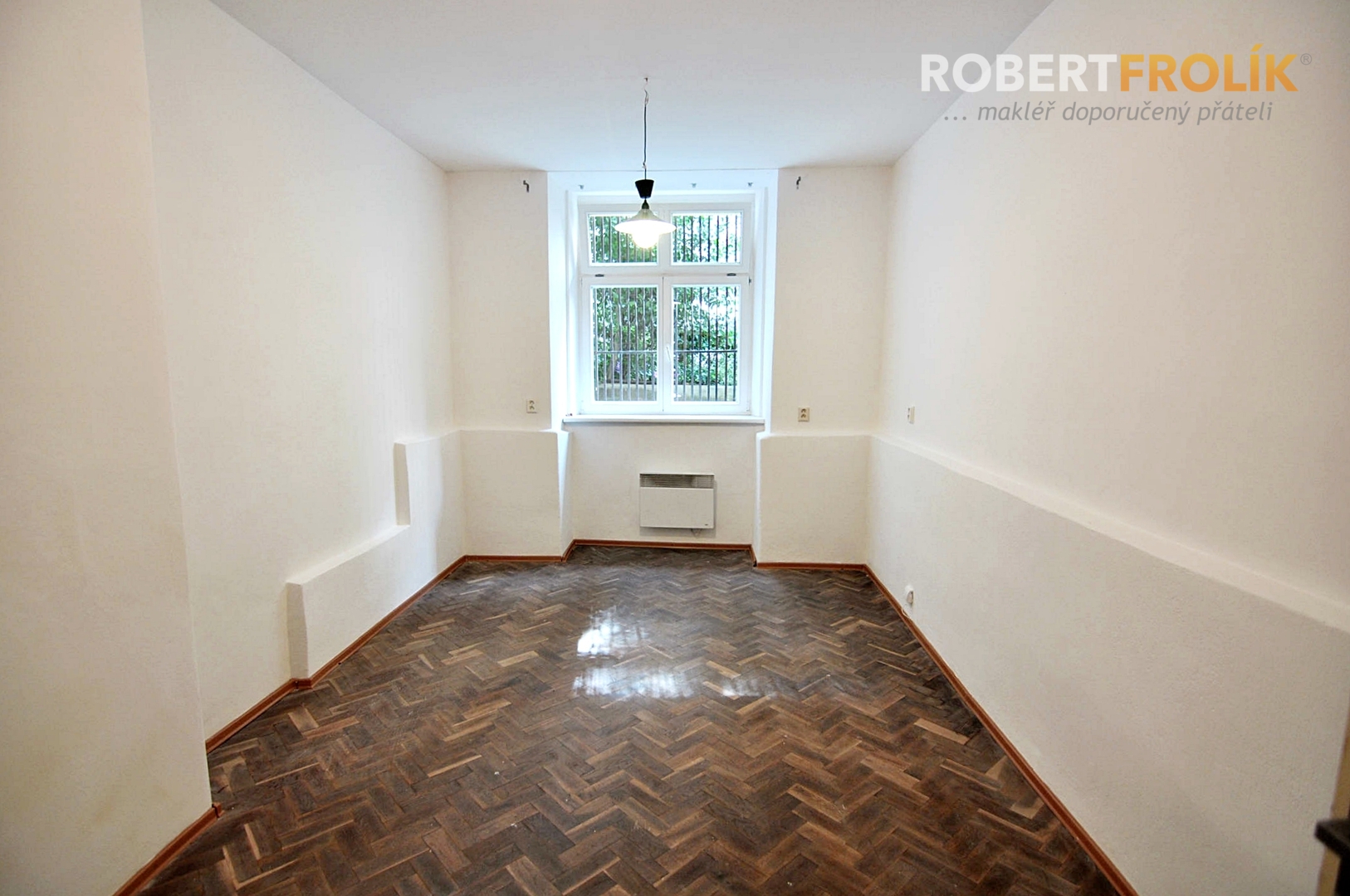 Nebytový prostor k pronájmu - Praha 6, Bubeneč - Eliášova - hlavní místnost