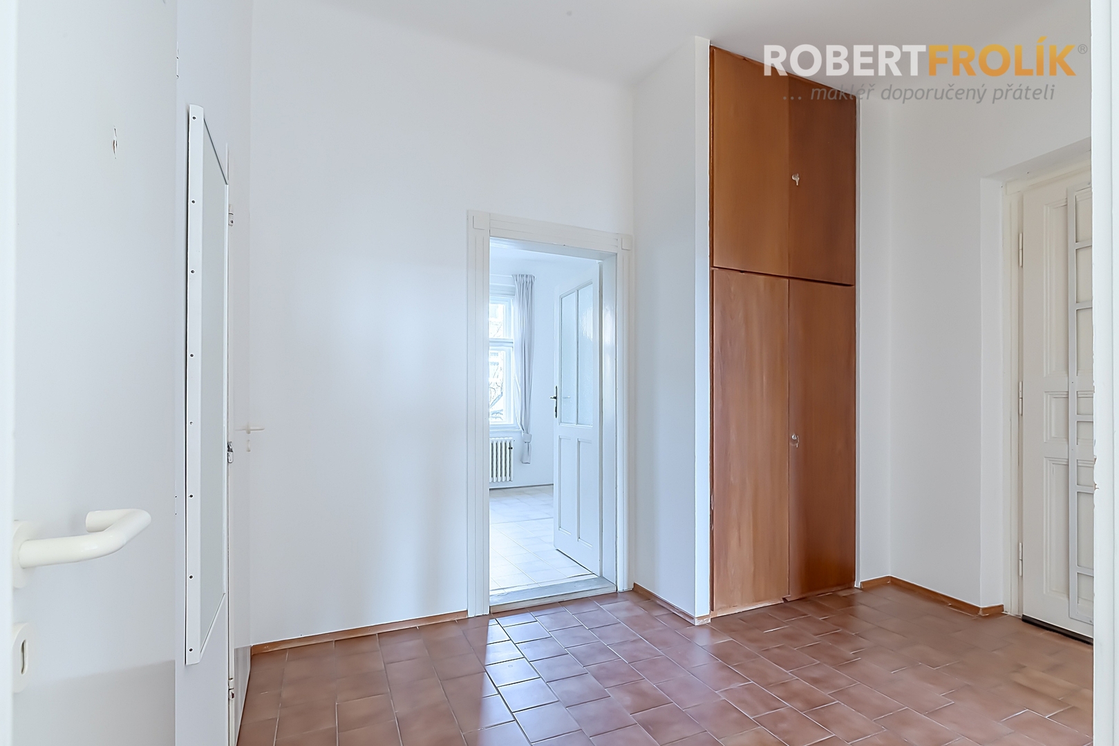 Nezařízený byt 2+1 (3+kk), se sdílenou zahrádkou -