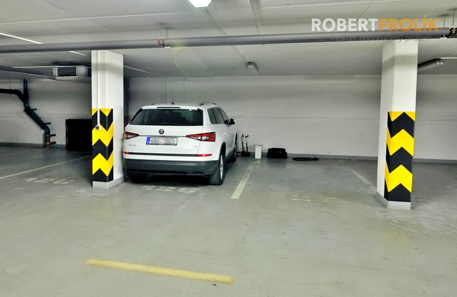 Garážové stání k pronájmu - Praha 6 (Vokovice, Čer