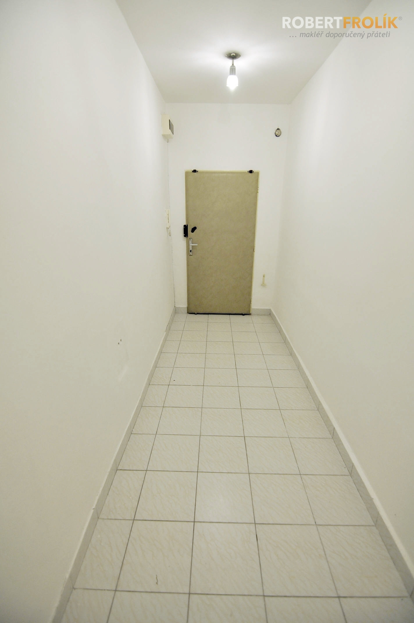 Nebytový prostor k pronájmu - Praha 6, Bubeneč - Eliášova - chodba