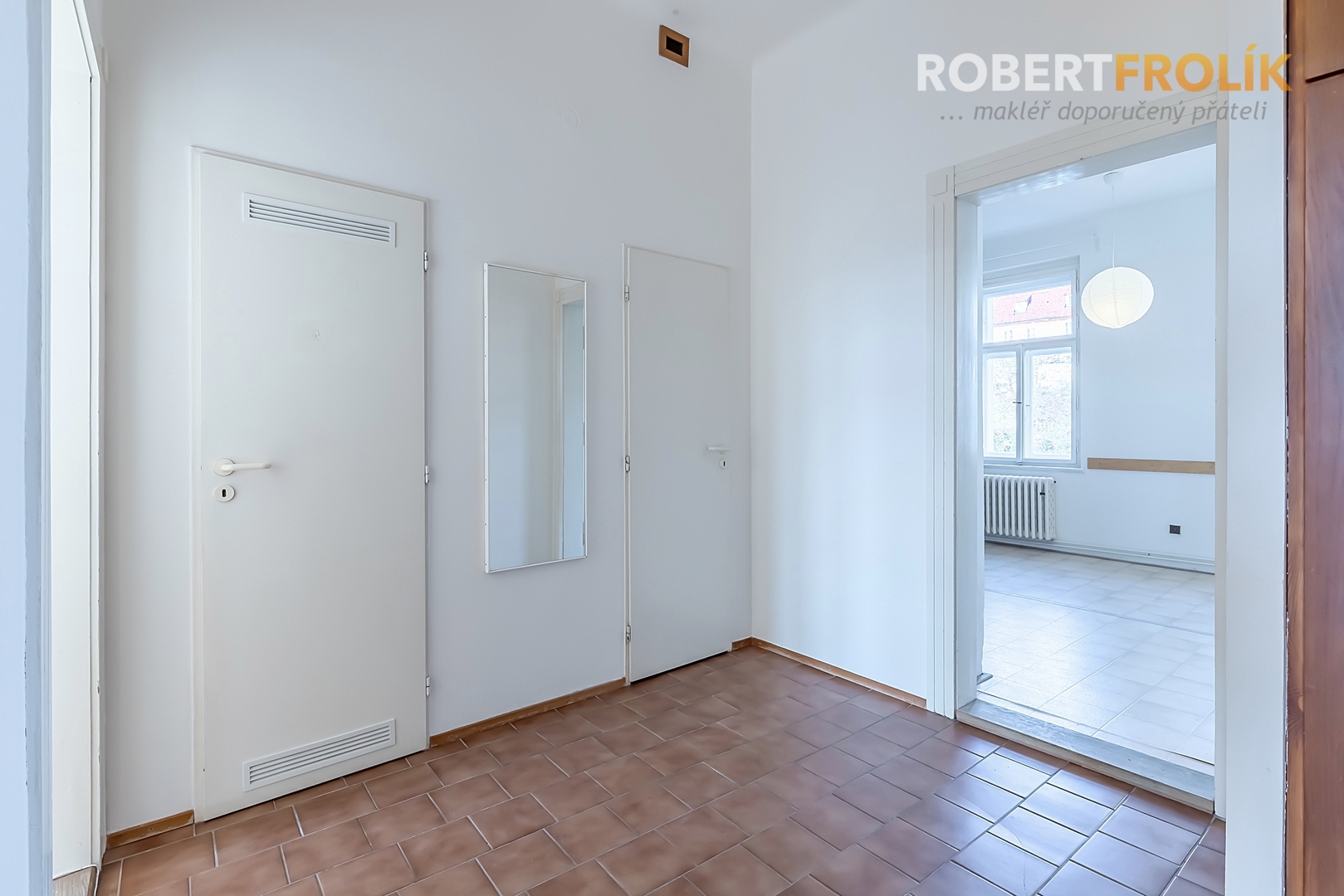 Nezařízený byt 2+1 (3+kk), se sdílenou zahrádkou -